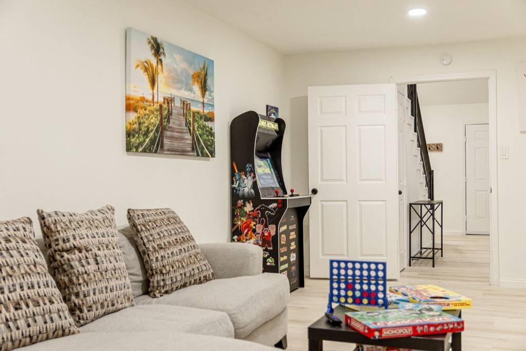 Roomy Home 5 Mins From Attractions Galveston Buitenkant foto